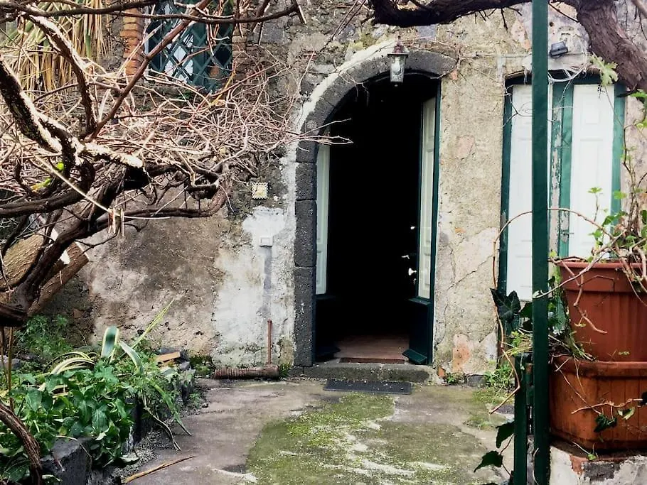 Casetta Romantica Tra Etna E Mare Trecastagni 0*,  Italia